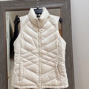 Gently worn North Face cream/ white medium sleeevless puffer vest 🍀🍀